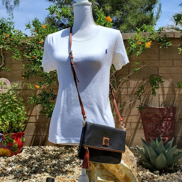 Dooney & Bourke Handbags - EUC Dooney & Bourke Black Leather Crossbody Bag